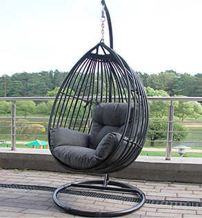 Suspended cocoon chair